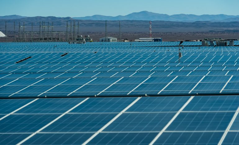 Inician construcción de proyecto de almacenamiento de energía más grandes de Chile.