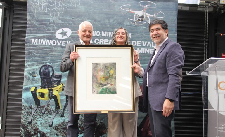 Minnovex distingue a Iván Valenzuela Rabí con el Premio a la creación de Valor Fernando Riveri