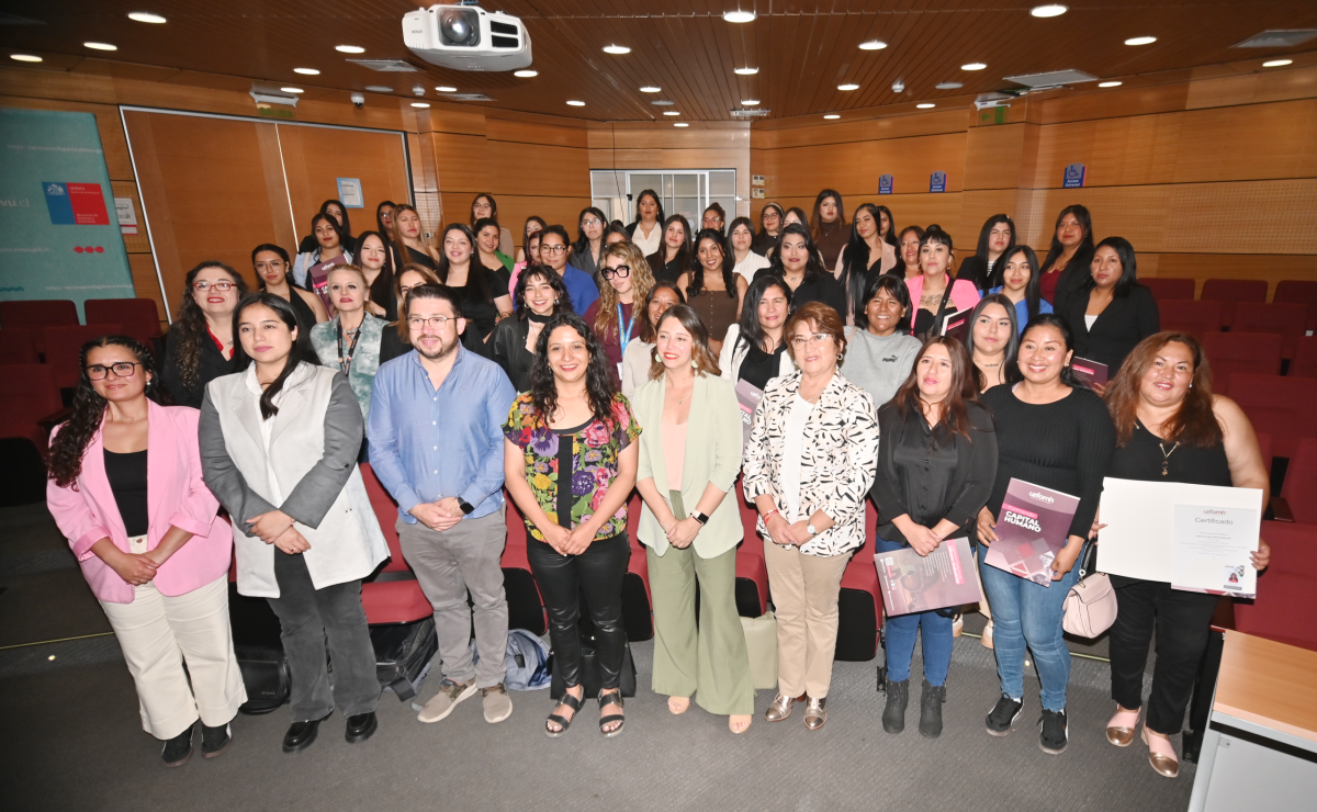 Mujeres se preparan para ingresar a la industria minera