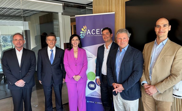 Firman acuerdo para impulsar la electrificación del transporte