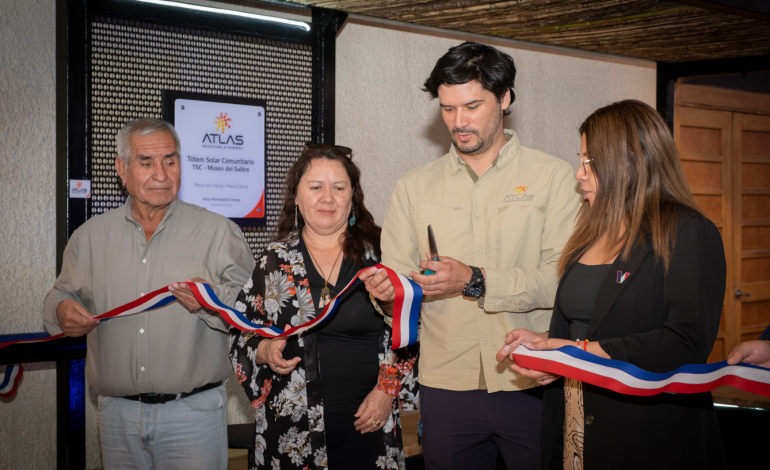 Atlas Renewable Energy dona tótems energéticos a Municipalidad de María Elena