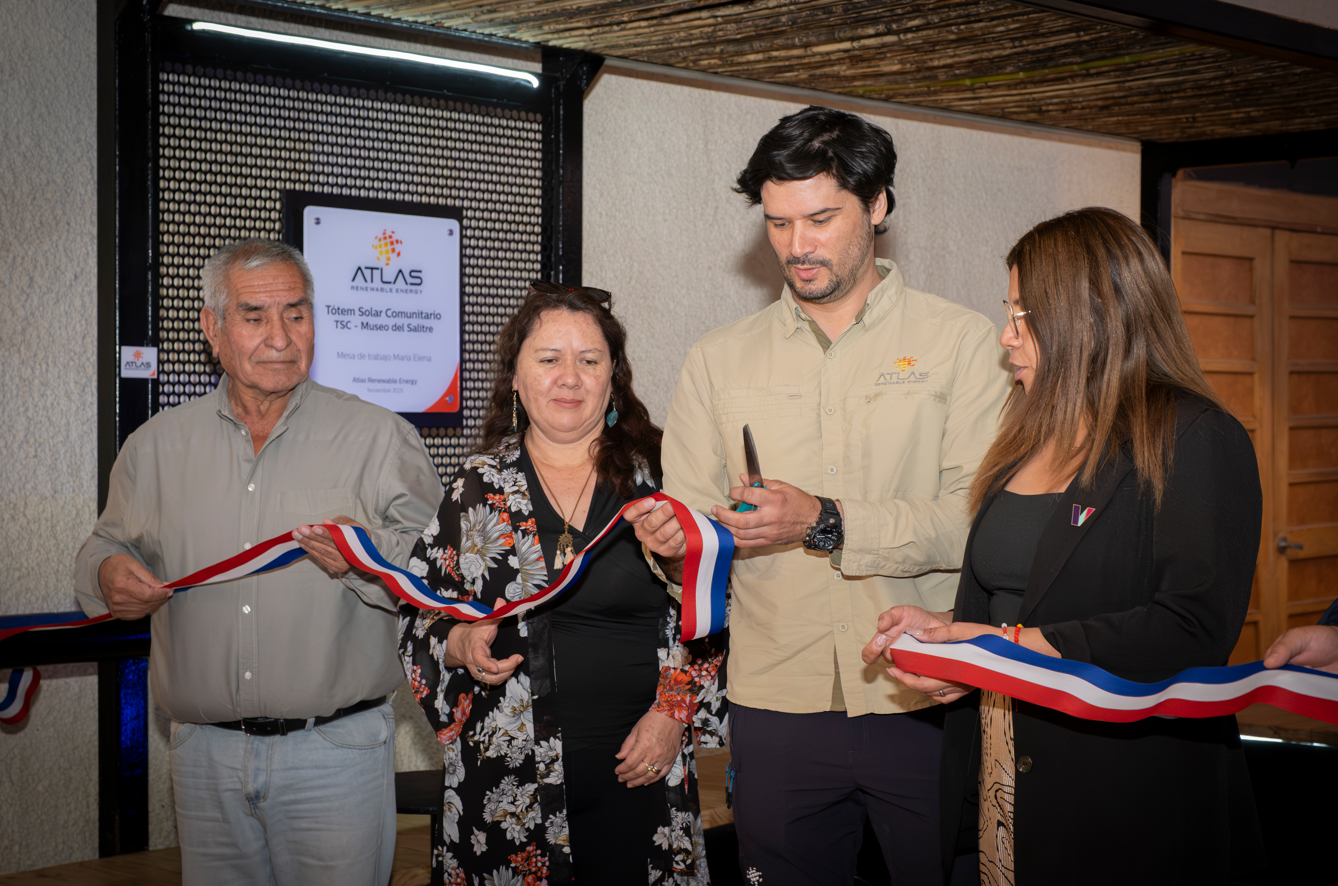 Atlas Renewable Energy dona tótems energéticos a Municipalidad de María Elena