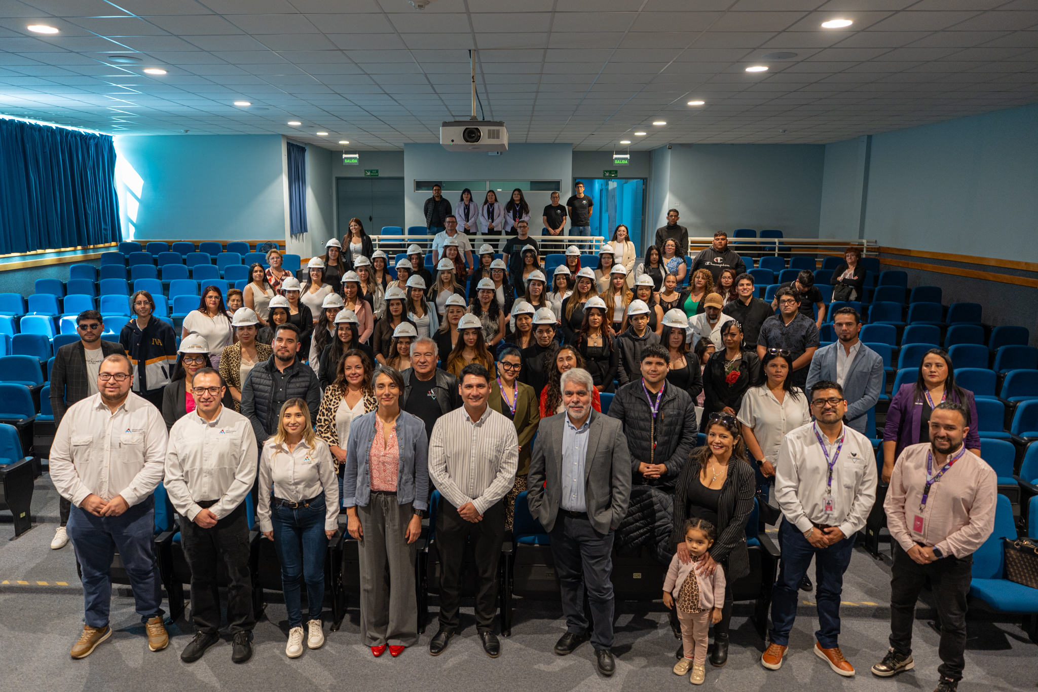 Más de 300 mujeres se preparan para ingresar a la minería