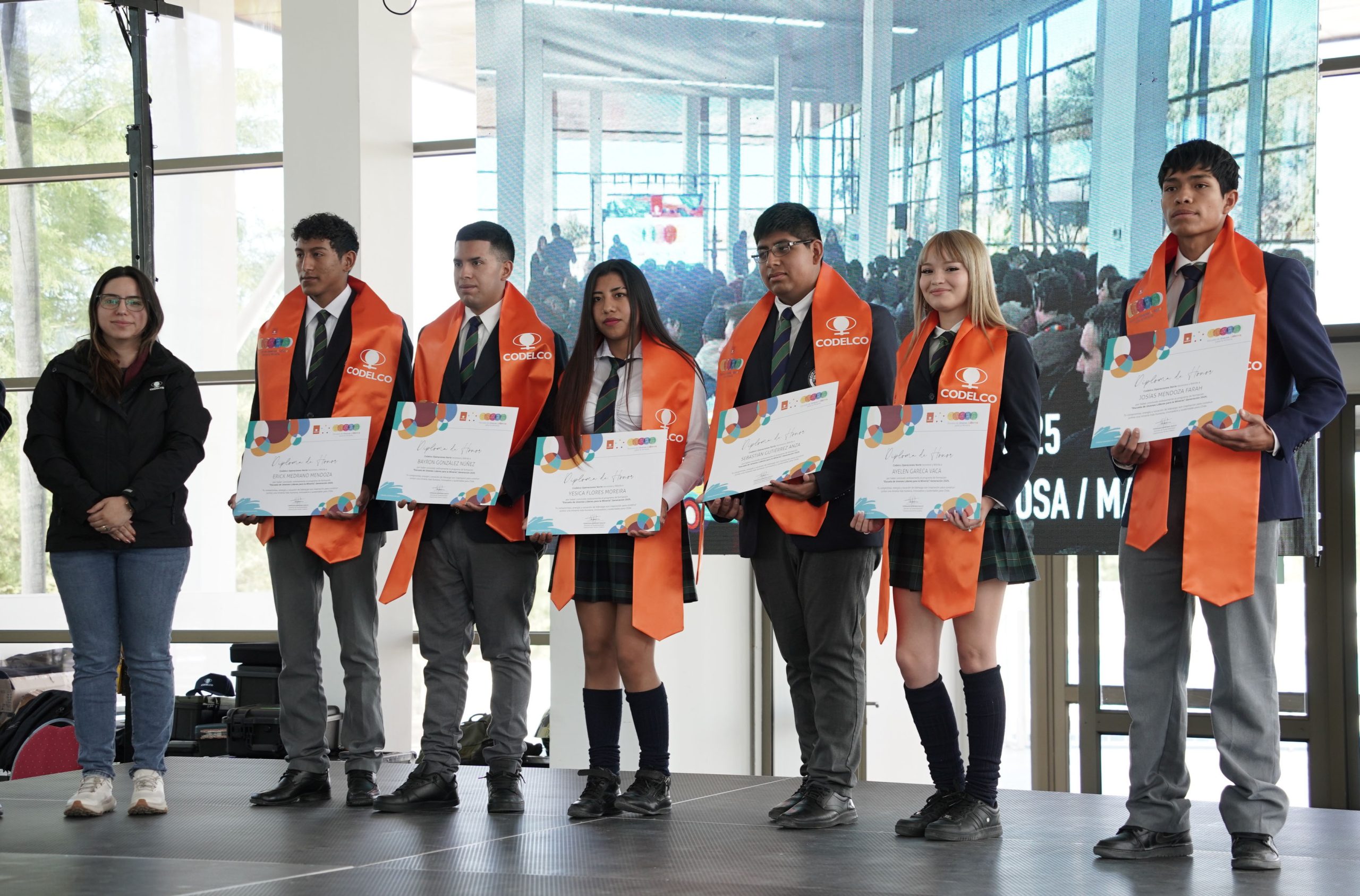 Codelco celebra la clausura de la Escuela de Jóvenes Líderes para la Minería con 80 estudiantes del terr
