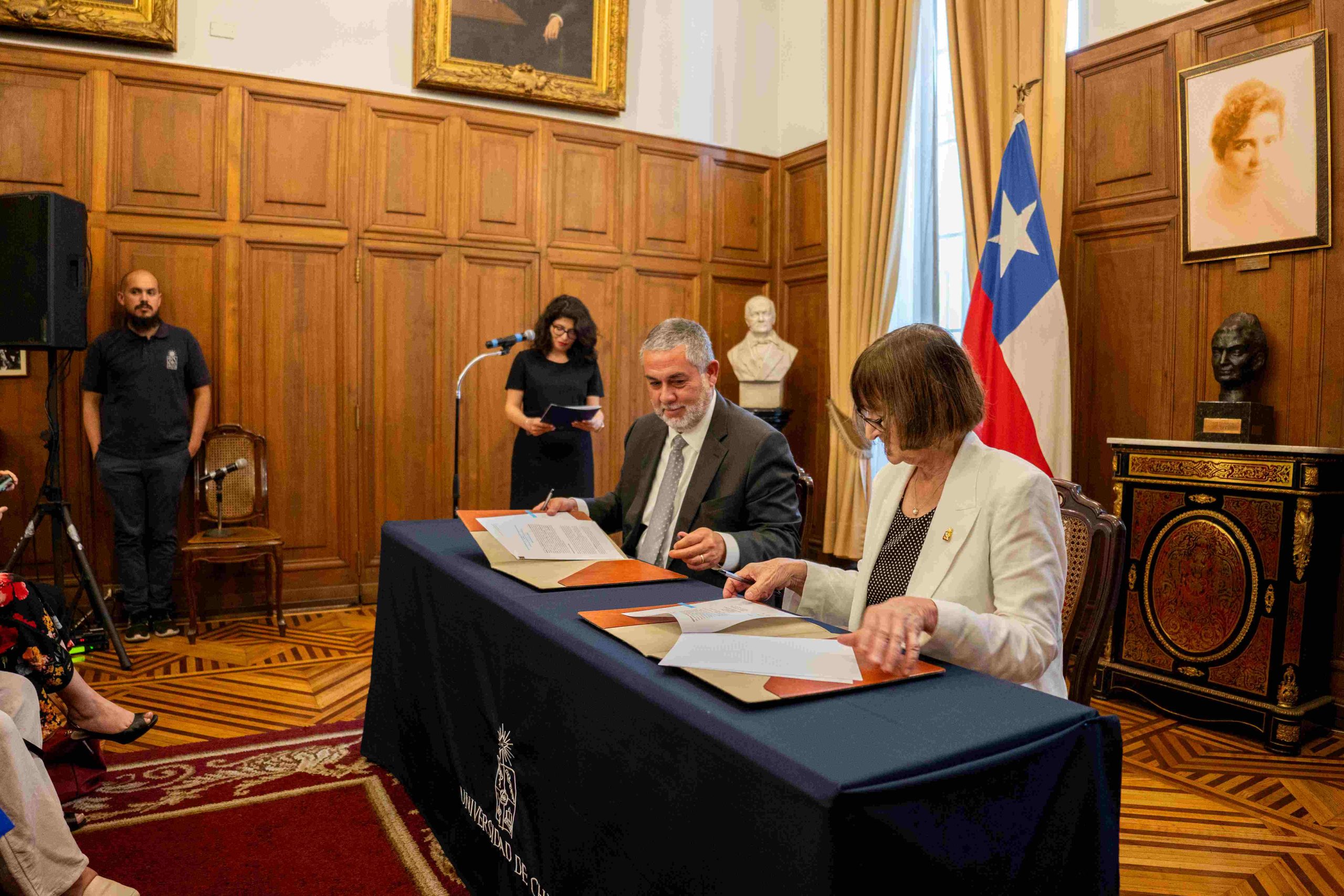 CGE y Universidad de Chile materializan convenio de colaboración técnica y académica