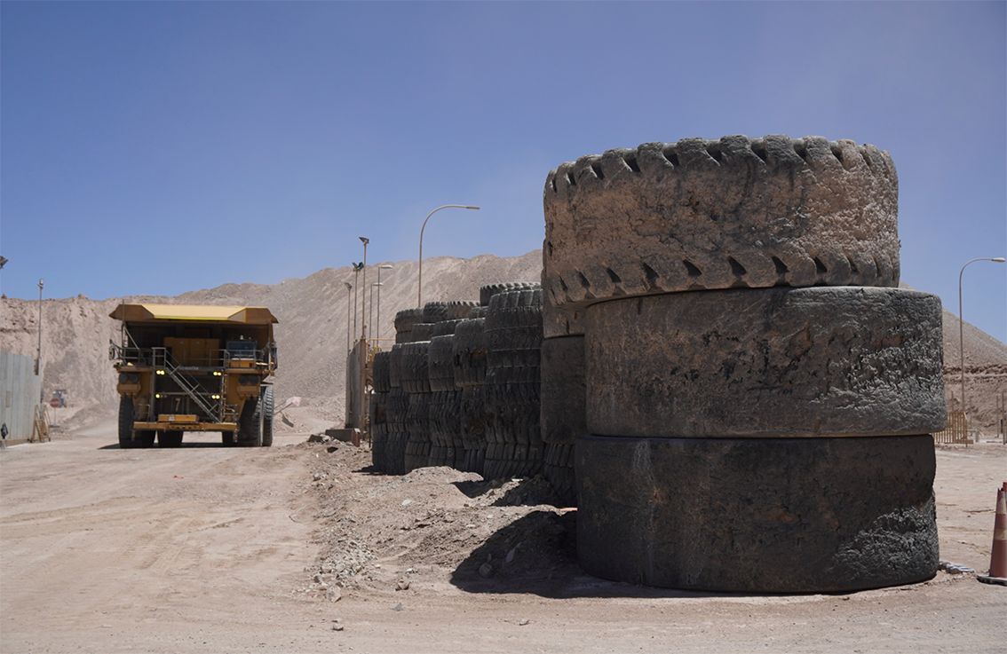 Gabriela Mistral avanza en la valorización de neumáticos mineros fuera de uso