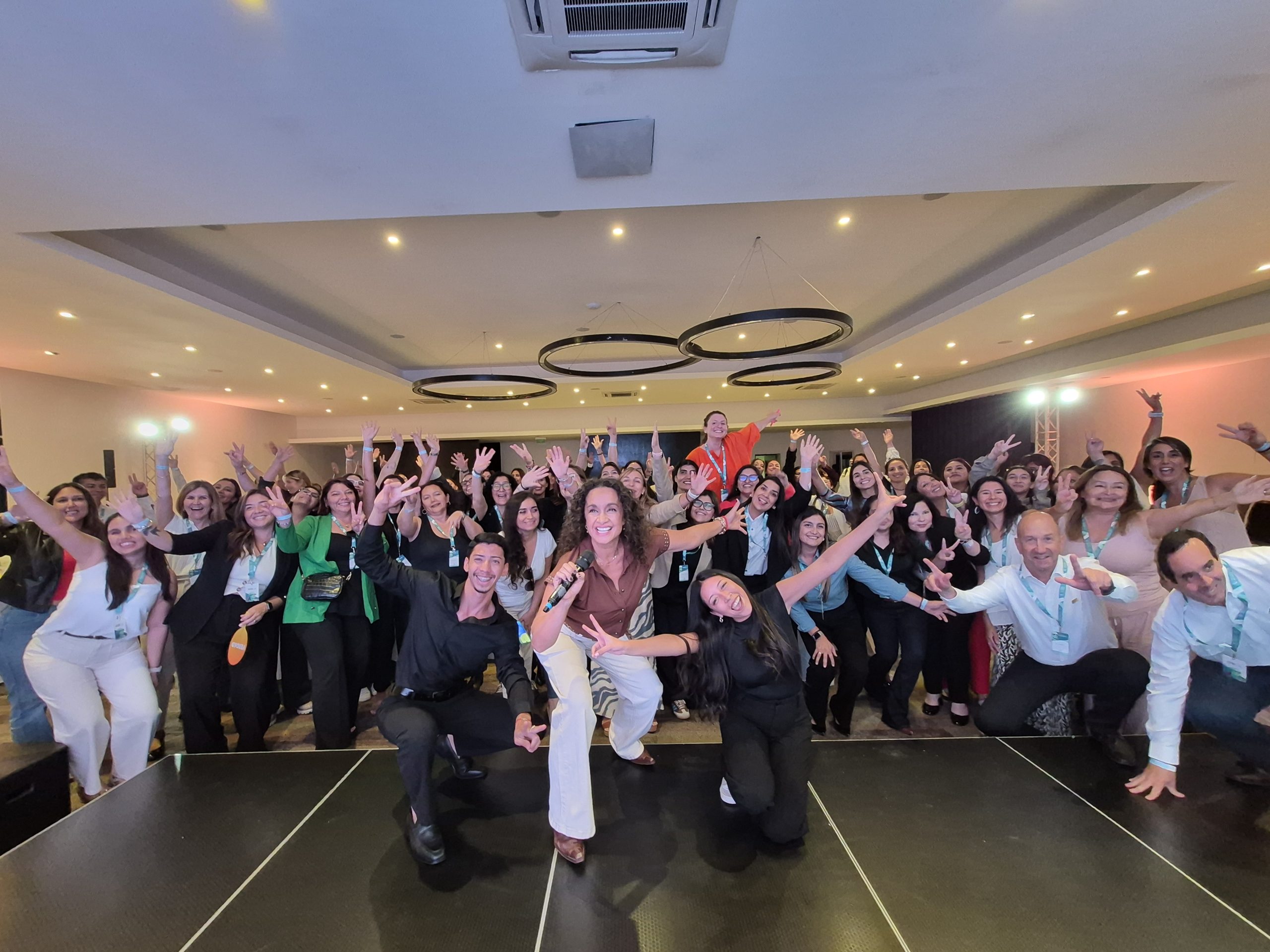 Más de 100 mujeres de empresas colaboradoras de Minera  Antucoya fortalecieron sus redes y liderazgos