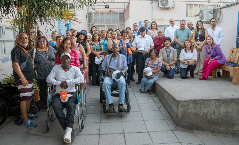 Minera Sierra Gorda SCM entrega más de 700 lentes ópticos en Mejillones