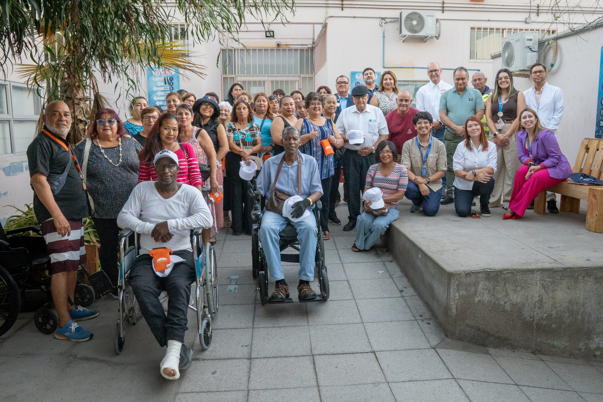 Minera Sierra Gorda SCM entrega más de 700 lentes ópticos en Mejillones