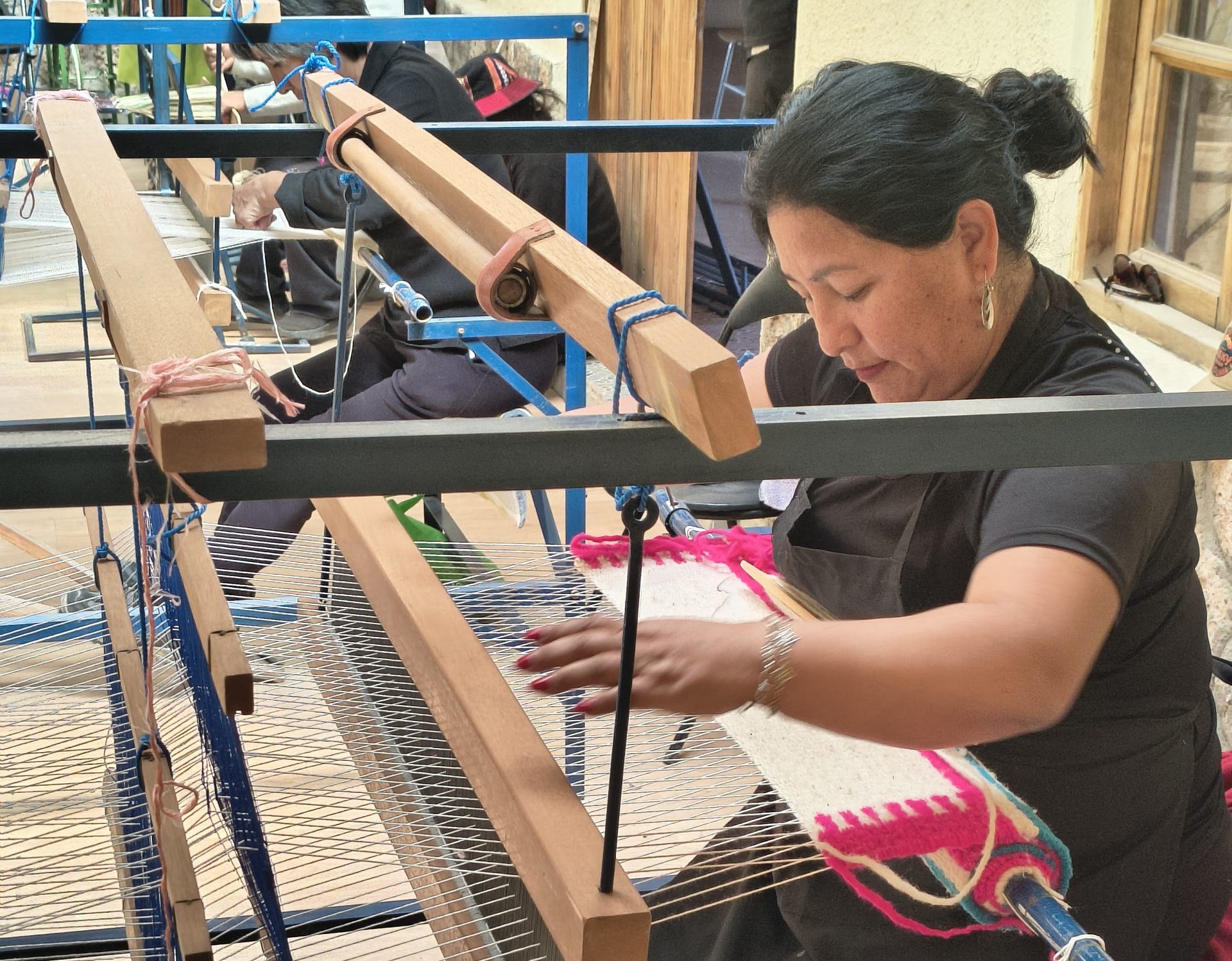 Minera El Abra: Taller de tejido ancestral en Ollagüe permite rescatar tradiciones quechuas
