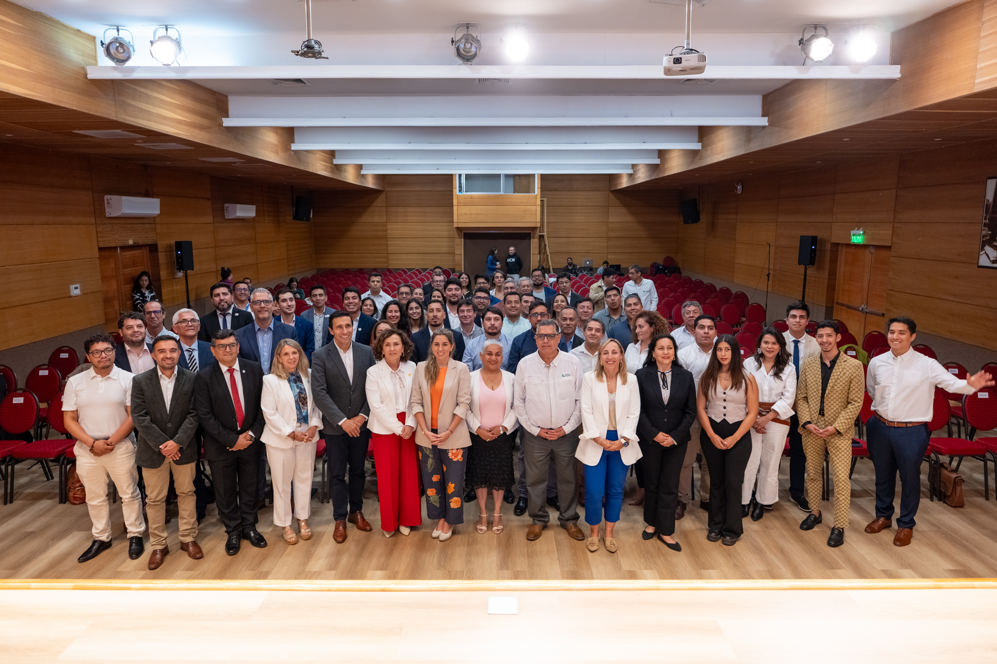 21 proveedores regionales se certificaron en programa UCN y Antofagasta Minerals