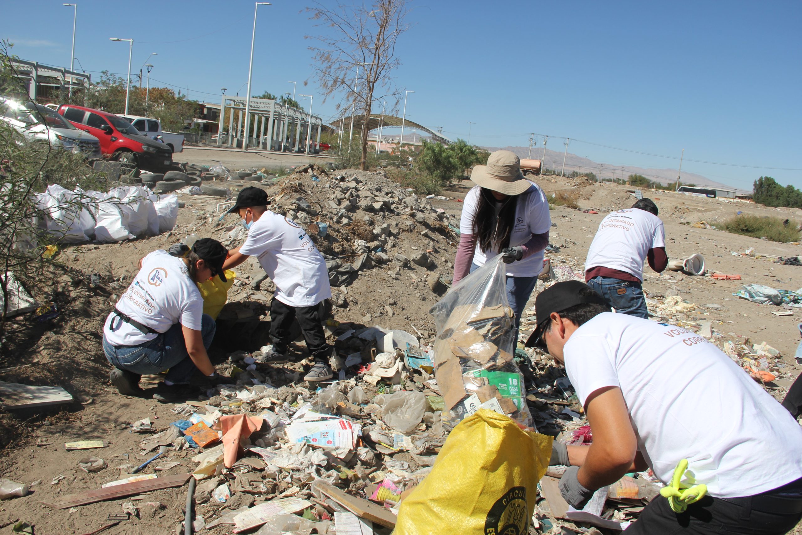 Voluntariado de Minera El Abra recupera microbasural y transforma espacio comunitario en Calama