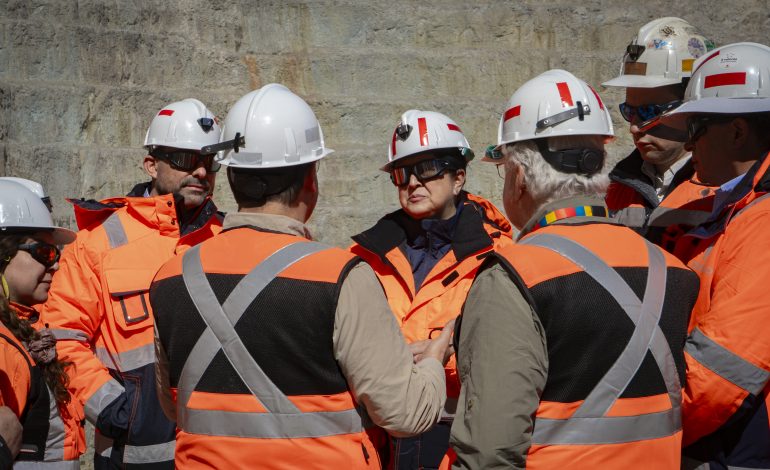 Codelco recibe a la Contralora General de la República en División Andina para conocer en terreno el plan minero conjunto con Anglo American