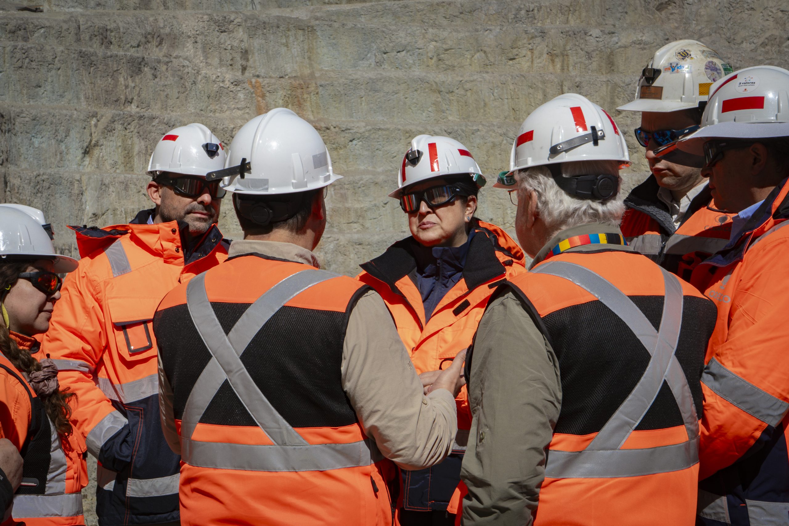 Codelco recibe a la Contralora General de la República en División Andina para conocer en terreno el plan minero conjunto con Anglo American