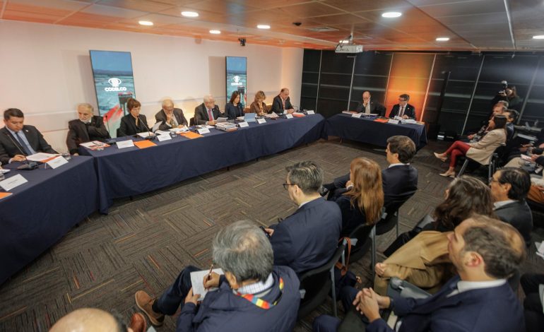 Ministros Mas y Quiroz expresaron su preocupación por el nivel de deuda de Codelco