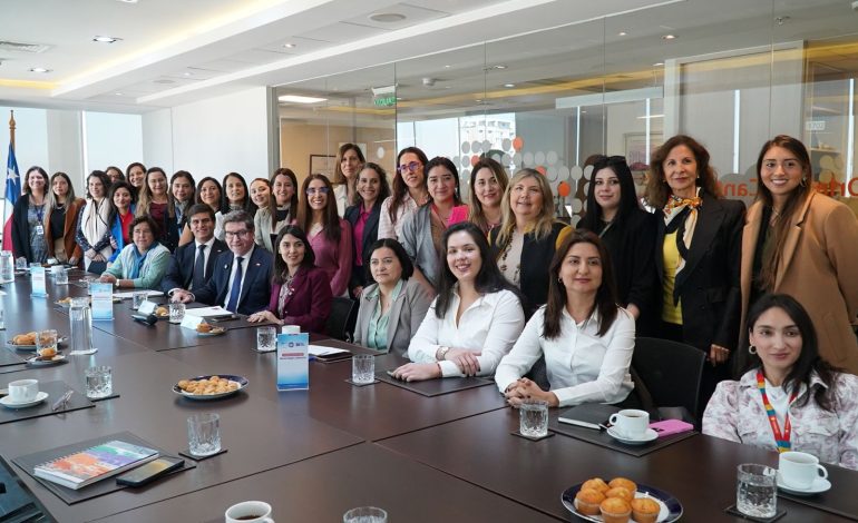 Con 160 representantes desarrollan primera sesión 2026 de la mesa Mujer y Minería