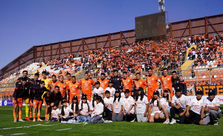 Niños y niñas de Ollagüe compartieron con plantel de Cobreloa gracias a convenio con Minera El Abra
