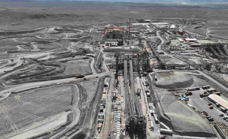 Producción de Antofagasta Minerals cae 9,5% pero mantiene disciplina en control de costos